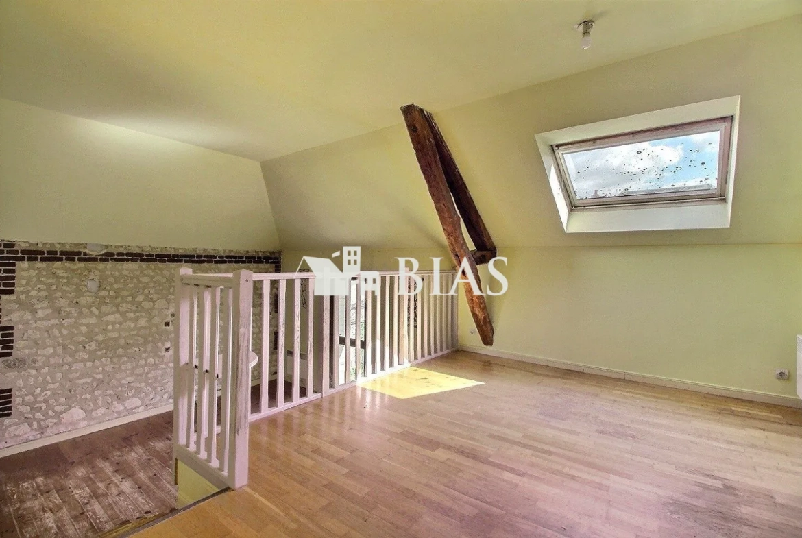 Maison atypique de 99 m² avec terrasse et cave proche écoles - Le Manoir 