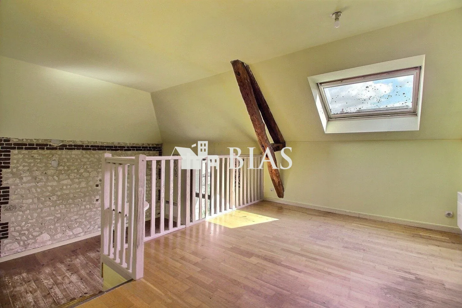 Maison atypique de 99 m² avec terrasse et cave proche écoles - Le Manoir 