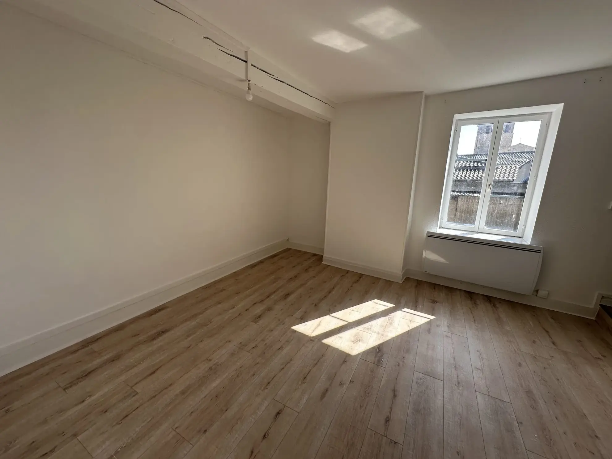 Appartement T4 rénové de 76,10 m² à Beaujeu - Investissement locatif idéal 