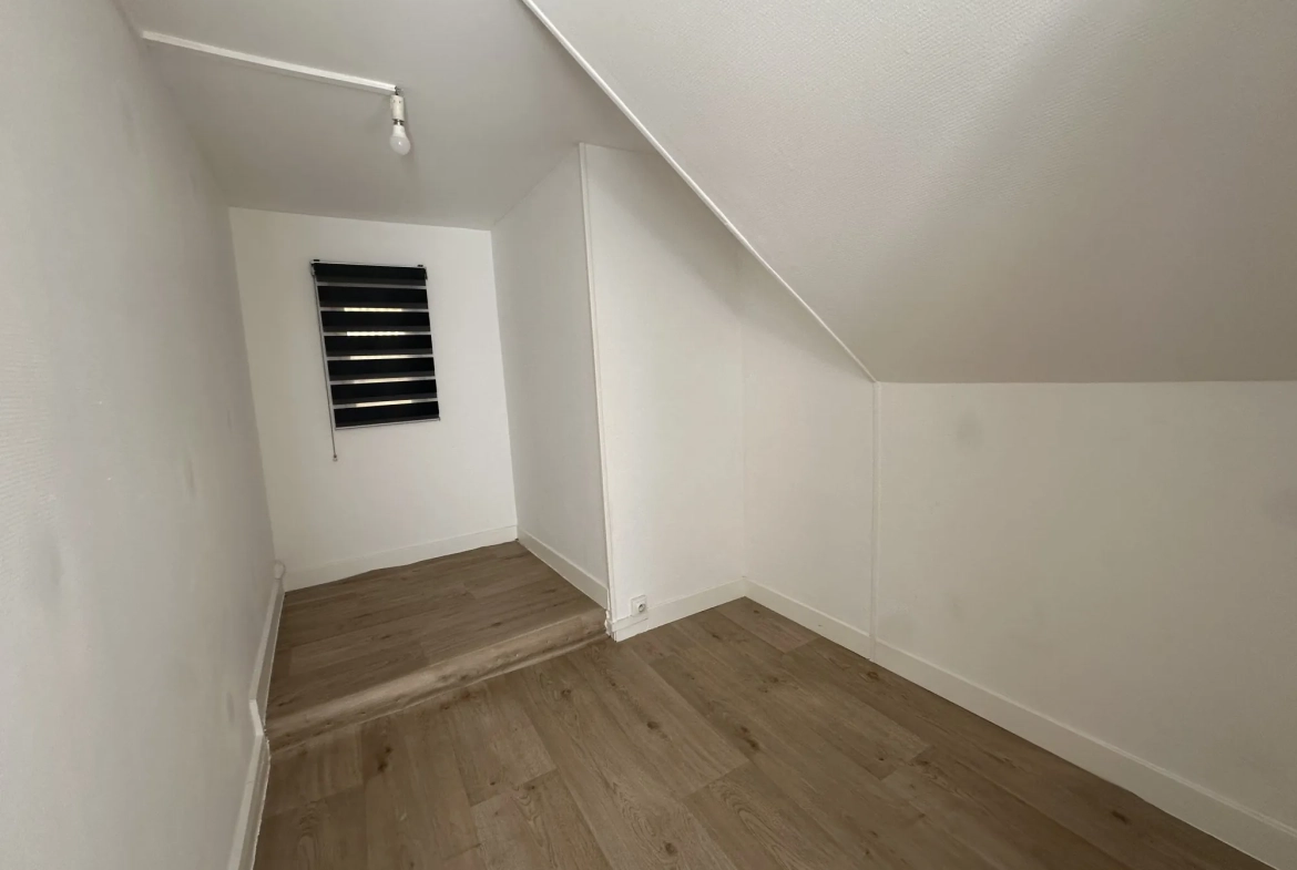 Appartement T4 rénové de 76,10 m² à Beaujeu - Investissement locatif idéal 