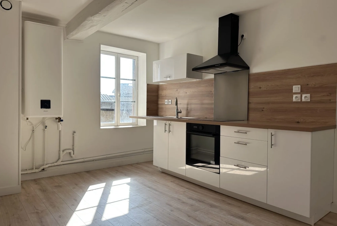 Appartement T4 rénové de 76,10 m² à Beaujeu - Investissement locatif idéal 