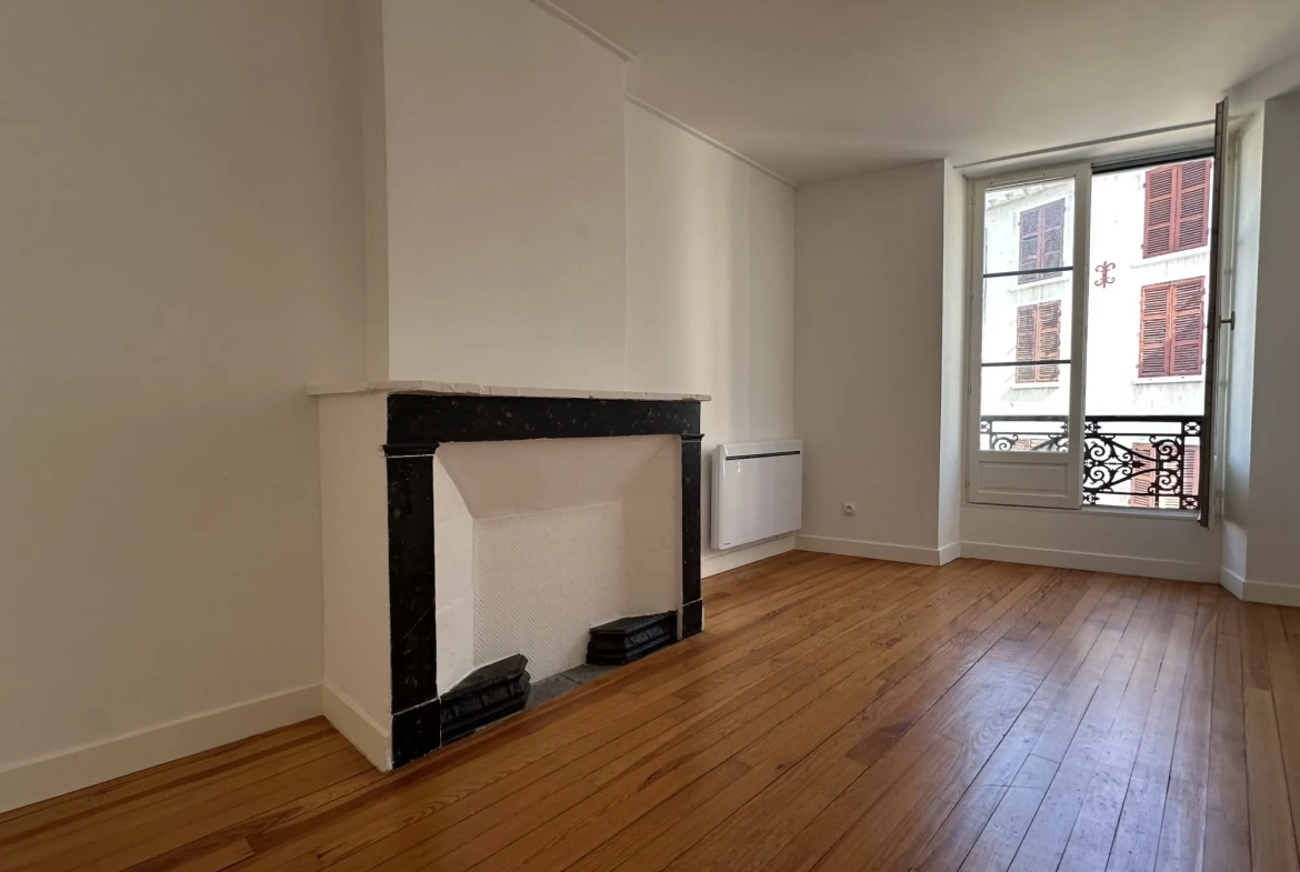 Appartement T4 rénové de 76,10 m² à Beaujeu - Investissement locatif idéal 