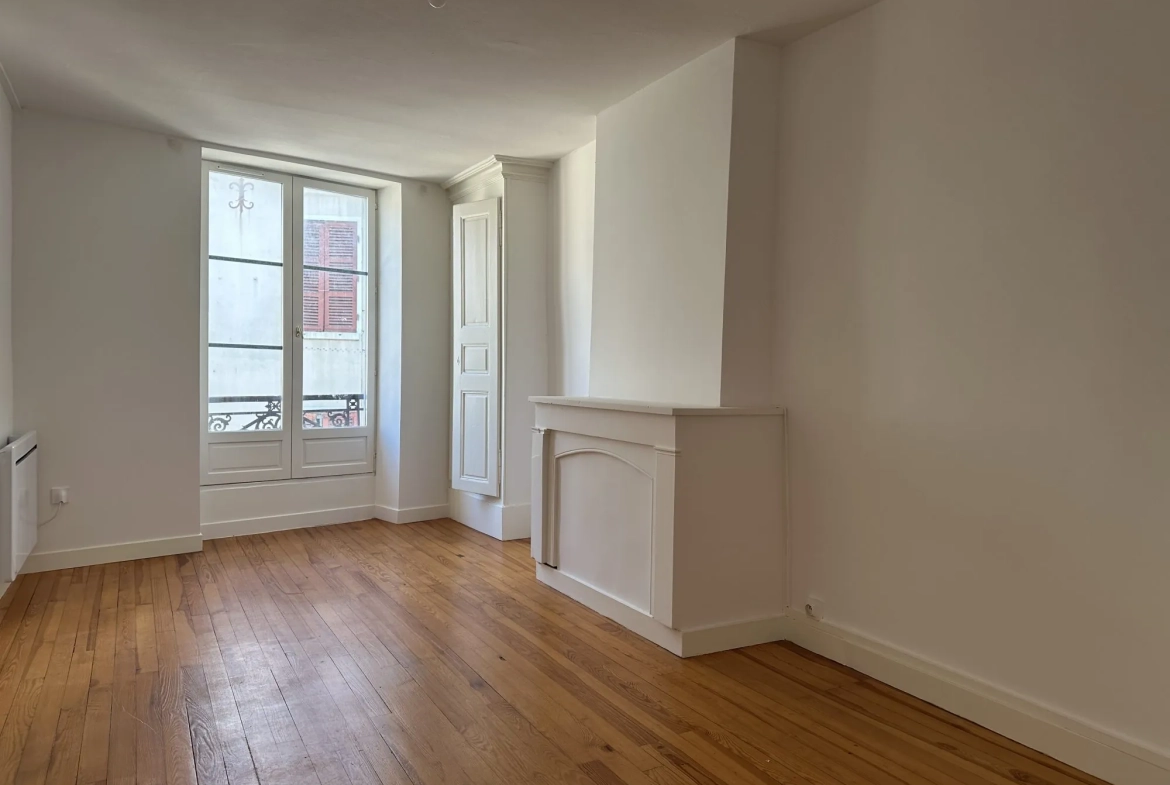 Appartement T4 rénové de 76,10 m² à Beaujeu - Investissement locatif idéal 