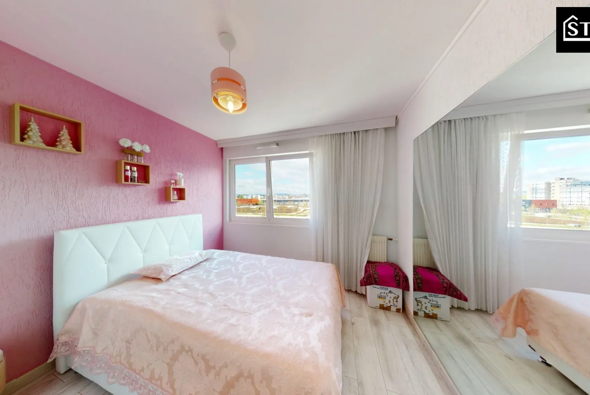 Appartement T4 lumineux de 80 m² à Montbéliard avec véranda et stationnement sécurisé 