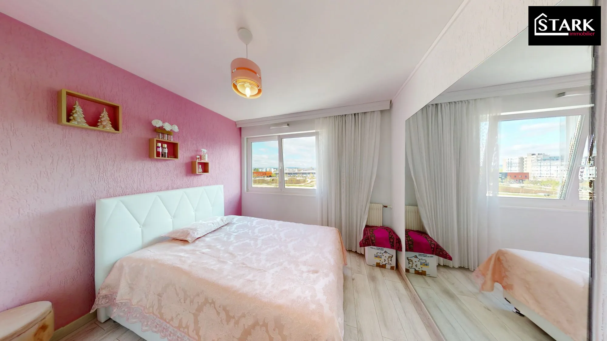 Appartement T4 lumineux de 80 m² à Montbéliard avec véranda et stationnement sécurisé 