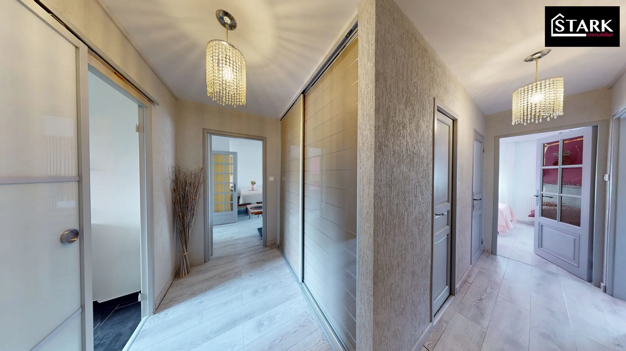 Appartement T4 lumineux de 80 m² à Montbéliard avec véranda et stationnement sécurisé 
