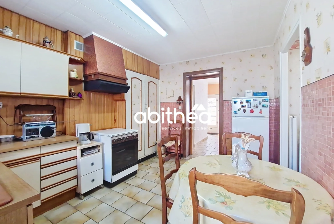 Maison à rénover avec 3 chambres, cave et combles aménageables à Billy-Berclau 