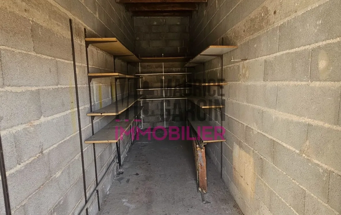 Local de stockage à vendre à Carpentras - Idéal pour entreposage 