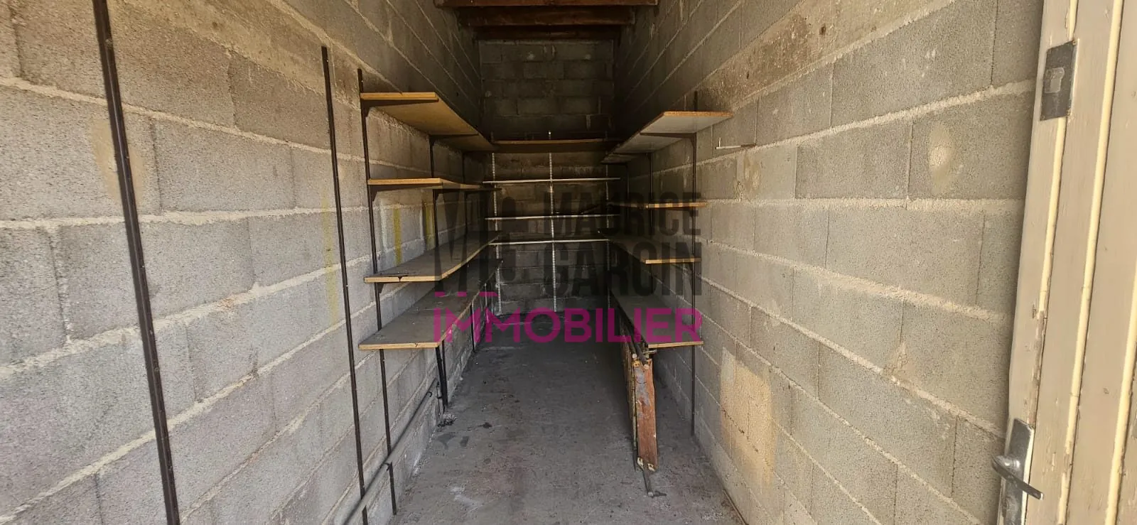 Local de stockage à vendre à Carpentras - Idéal pour entreposage 
