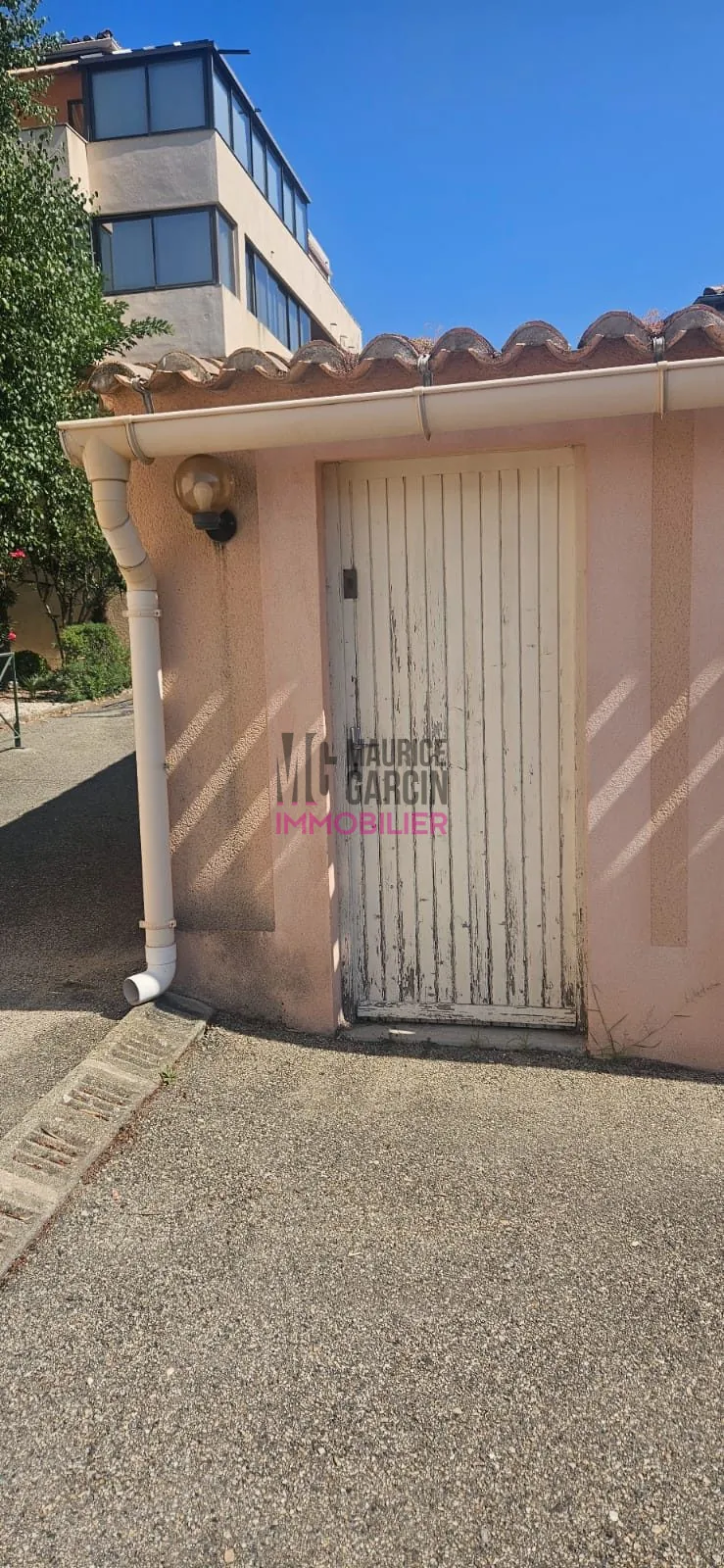 Local de stockage à vendre à Carpentras - Idéal pour entreposage 