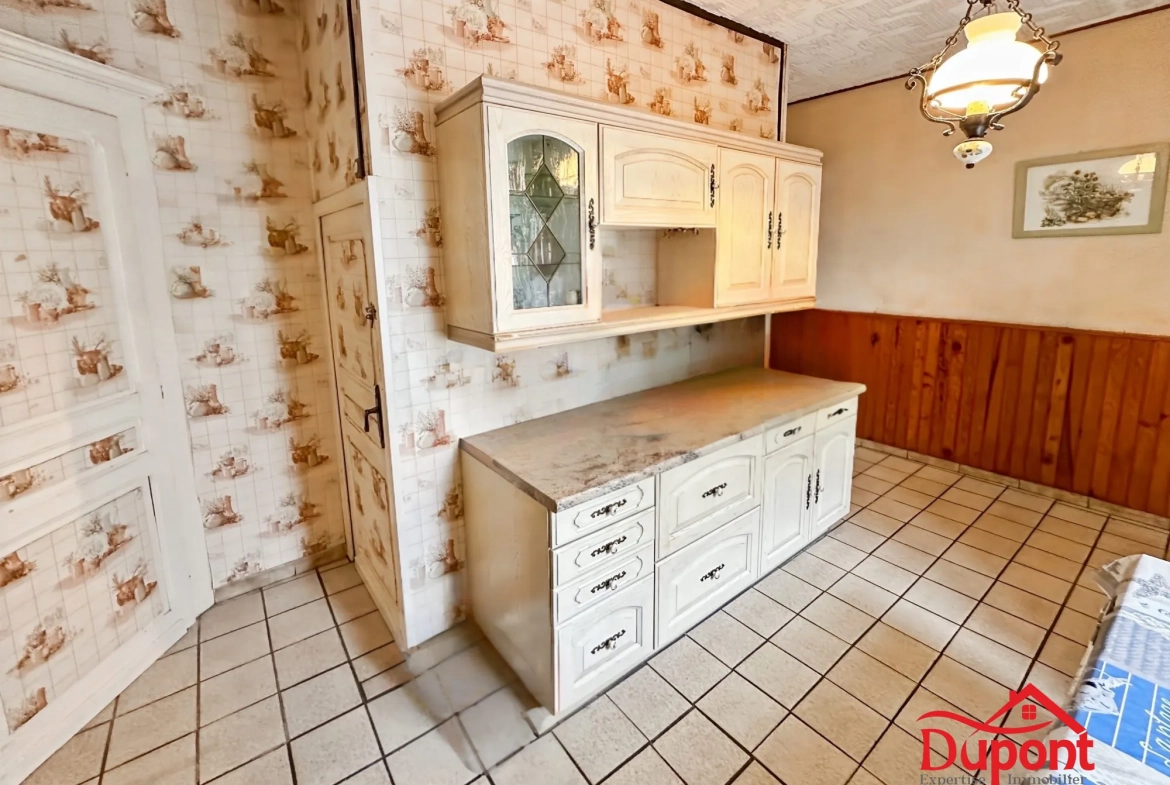 Maison à vendre avec jardin, garage et dépendances à Maubeuge 