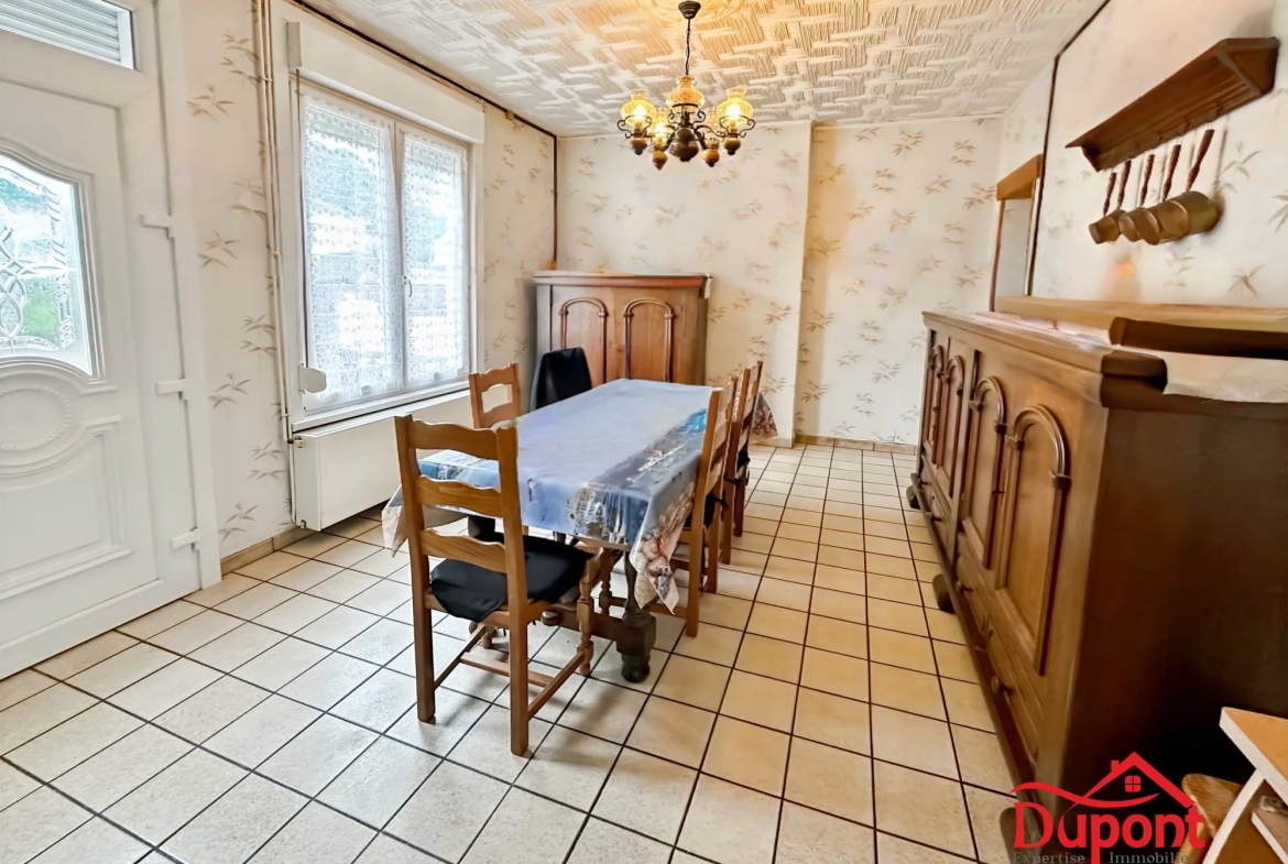 Maison à vendre avec jardin, garage et dépendances à Maubeuge 
