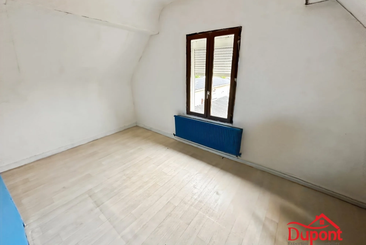 Maison à vendre avec jardin, garage et dépendances à Maubeuge 