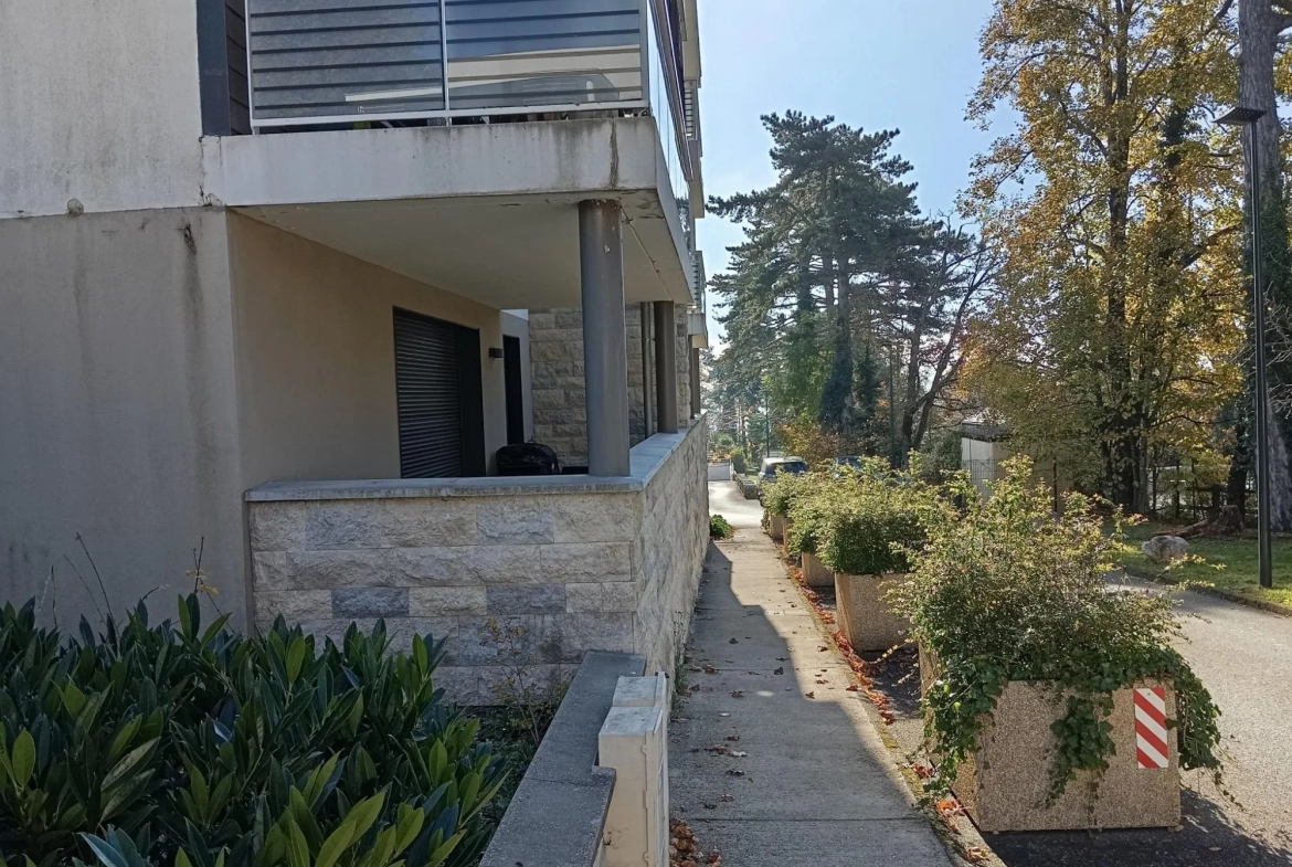 Appartement T1 à Gex de 33 m² avec stationnement et ascenseur 