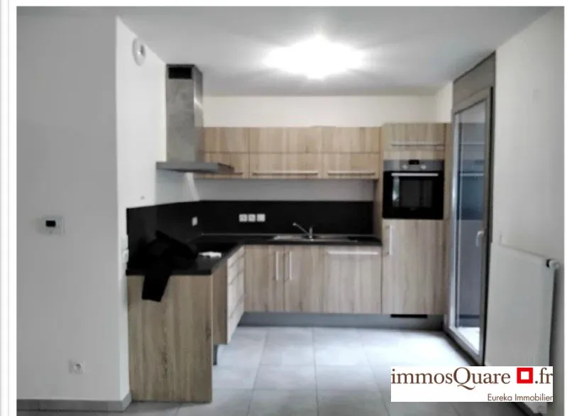 Appartement T1 à Gex de 33 m² avec stationnement et ascenseur 
