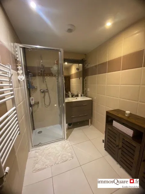 Appartement T1 à Gex de 33 m² avec stationnement et ascenseur 