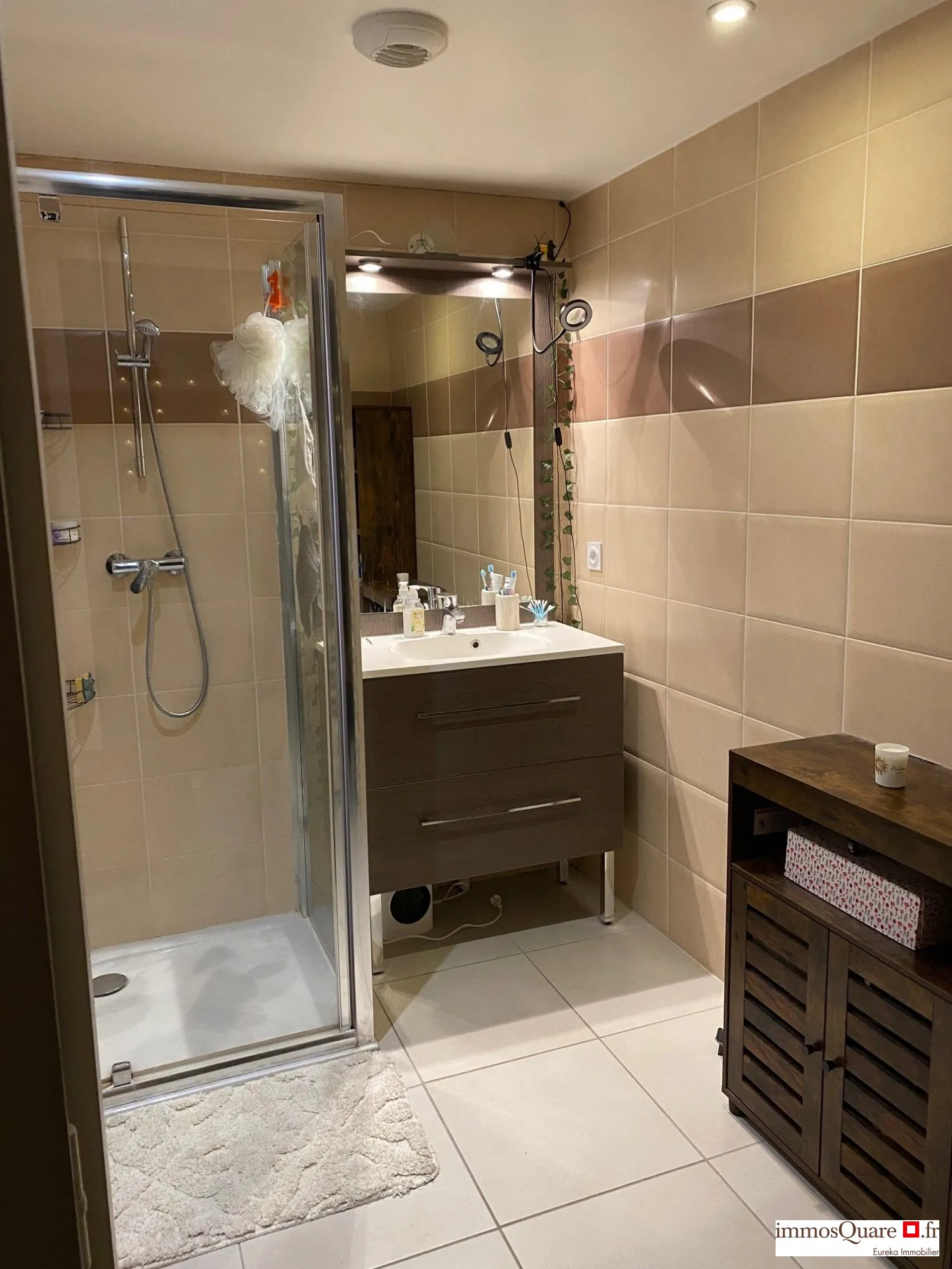Appartement T1 à Gex de 33 m² avec stationnement et ascenseur 