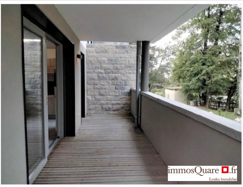 Appartement T1 à Gex de 33 m² avec stationnement et ascenseur 