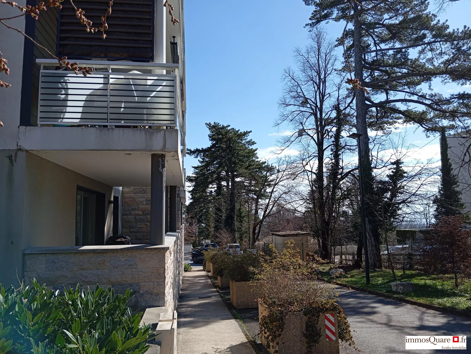 Appartement T1 à Gex de 33 m² avec stationnement et ascenseur 