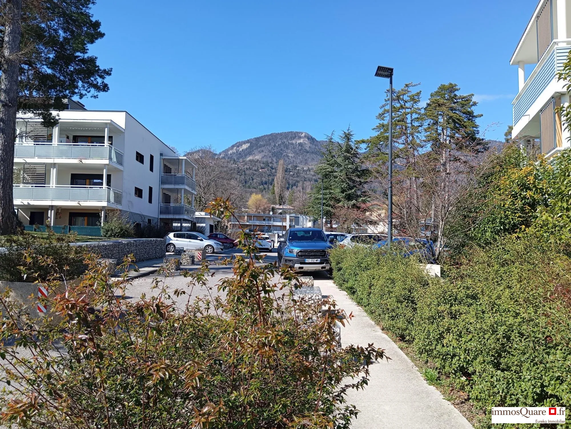 Appartement T1 à Gex de 33 m² avec stationnement et ascenseur 