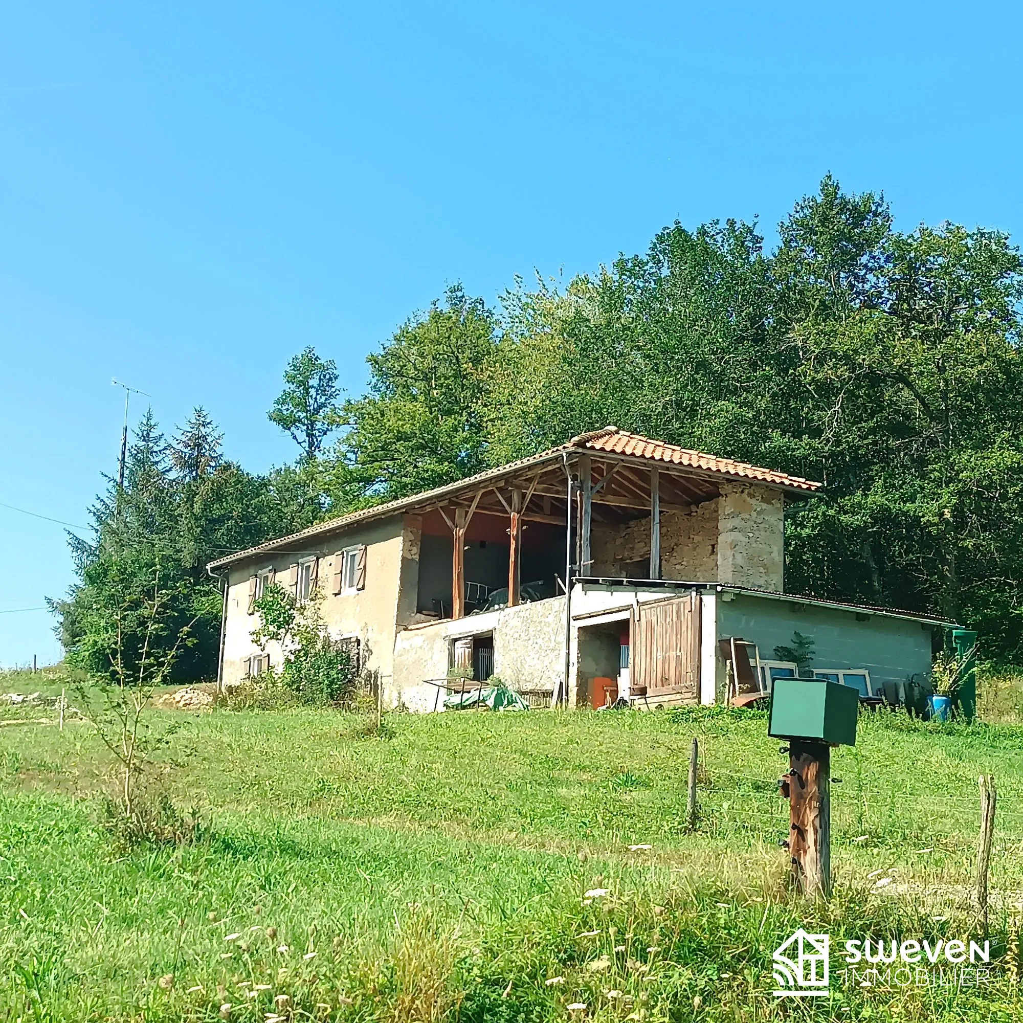 Maison à rénover avec dépendances et grands terrains à Sainte Croix Volvestre 