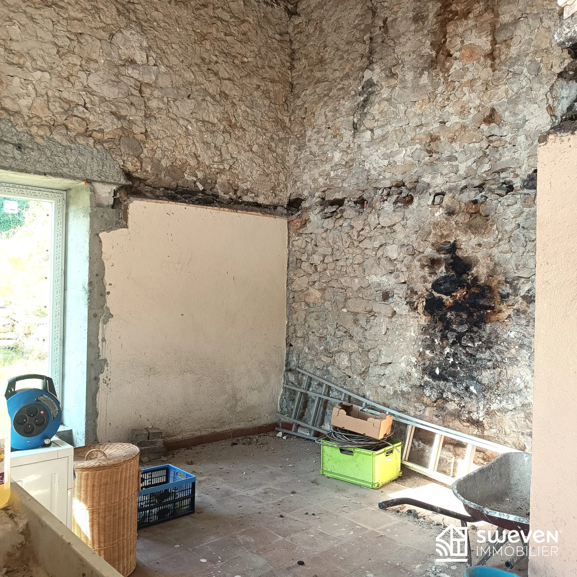 Maison à rénover avec dépendances et grands terrains à Sainte Croix Volvestre 
