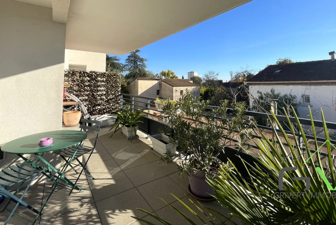 Achat Appartement T3 à Nîmes avec Terrasse Plein Sud, Standing et Parking Inclus 