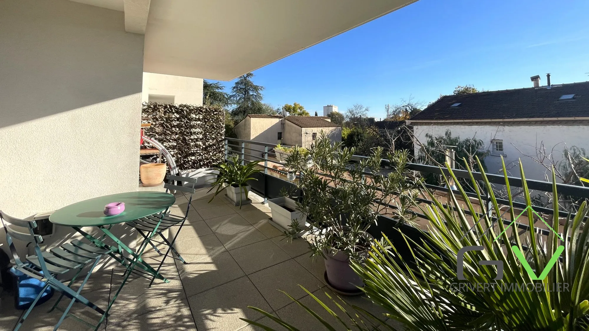 Achat Appartement T3 à Nîmes avec Terrasse Plein Sud, Standing et Parking Inclus 