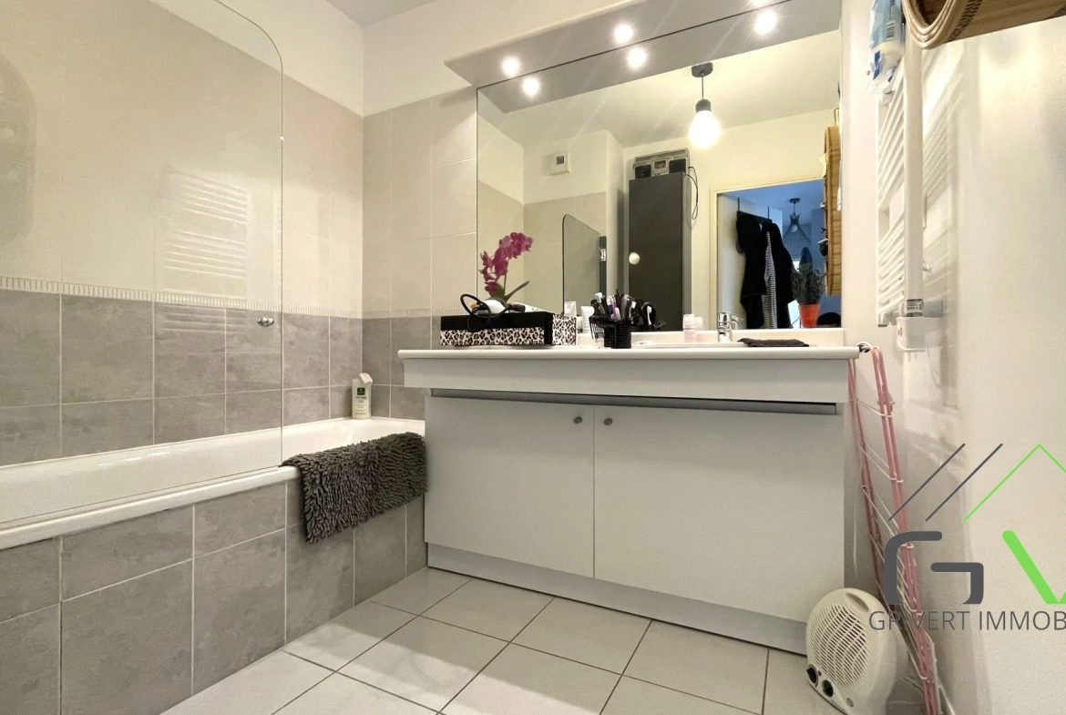 Achat Appartement T3 à Nîmes avec Terrasse Plein Sud, Standing et Parking Inclus 