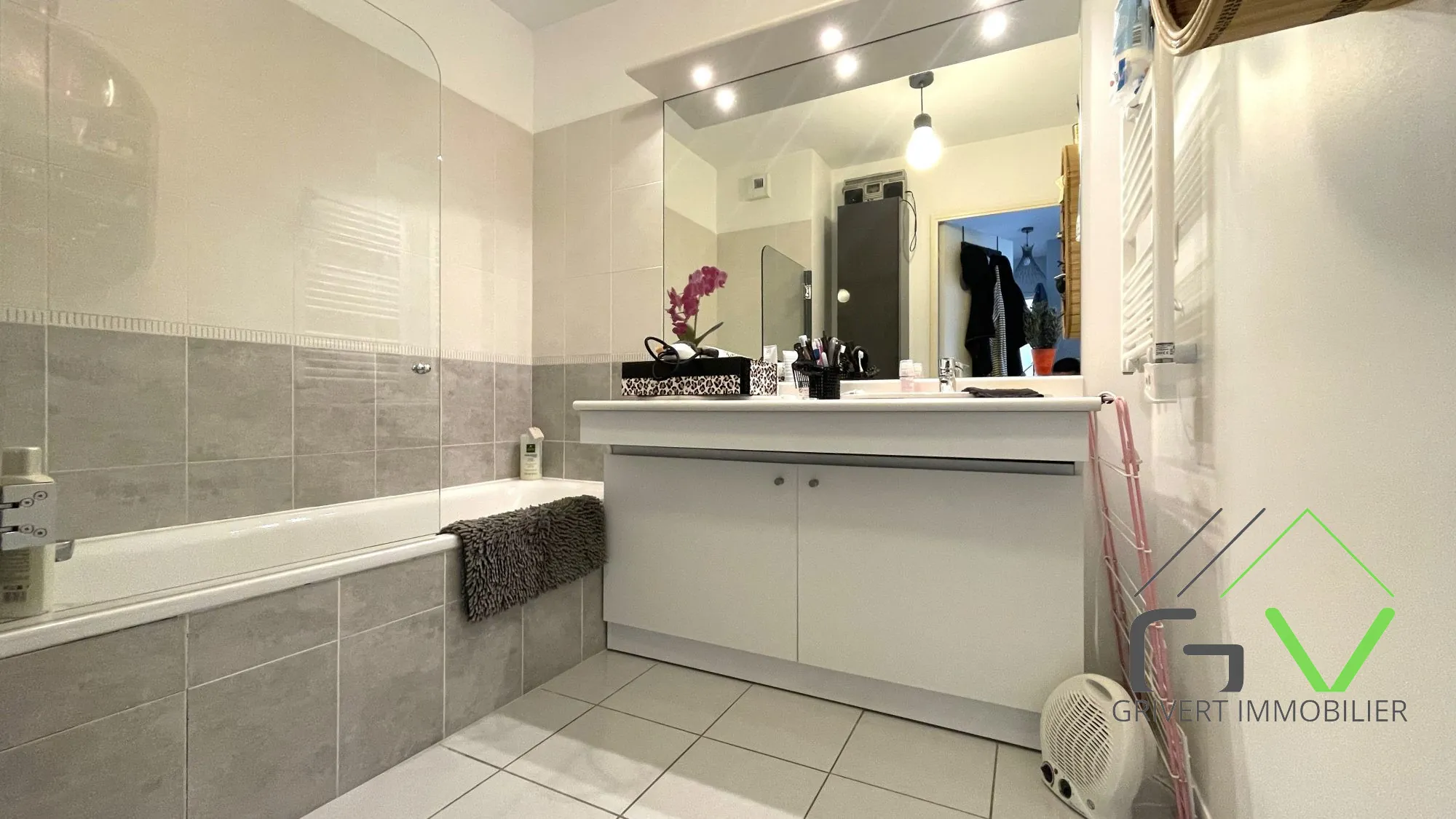 Achat Appartement T3 à Nîmes avec Terrasse Plein Sud, Standing et Parking Inclus 
