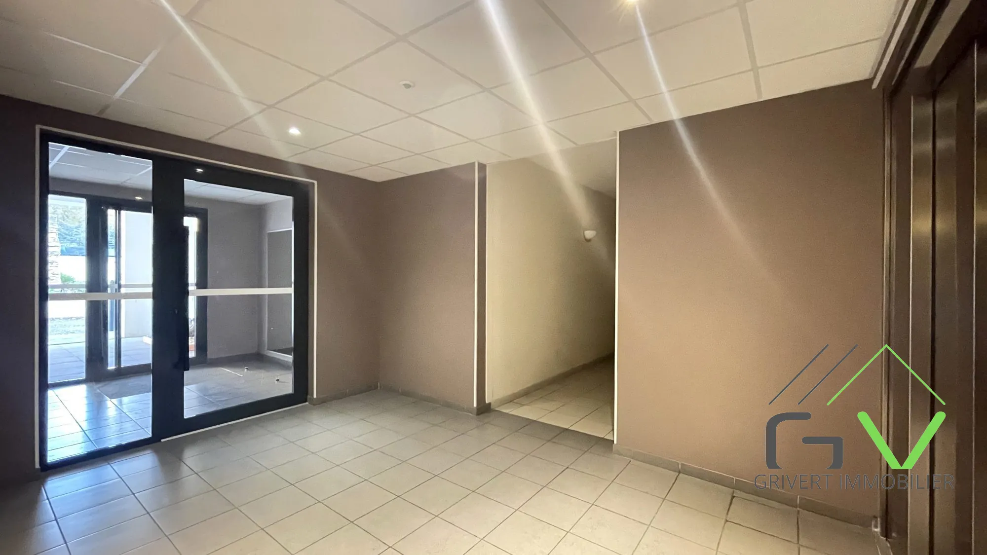 Achat Appartement T3 à Nîmes avec Terrasse Plein Sud, Standing et Parking Inclus 