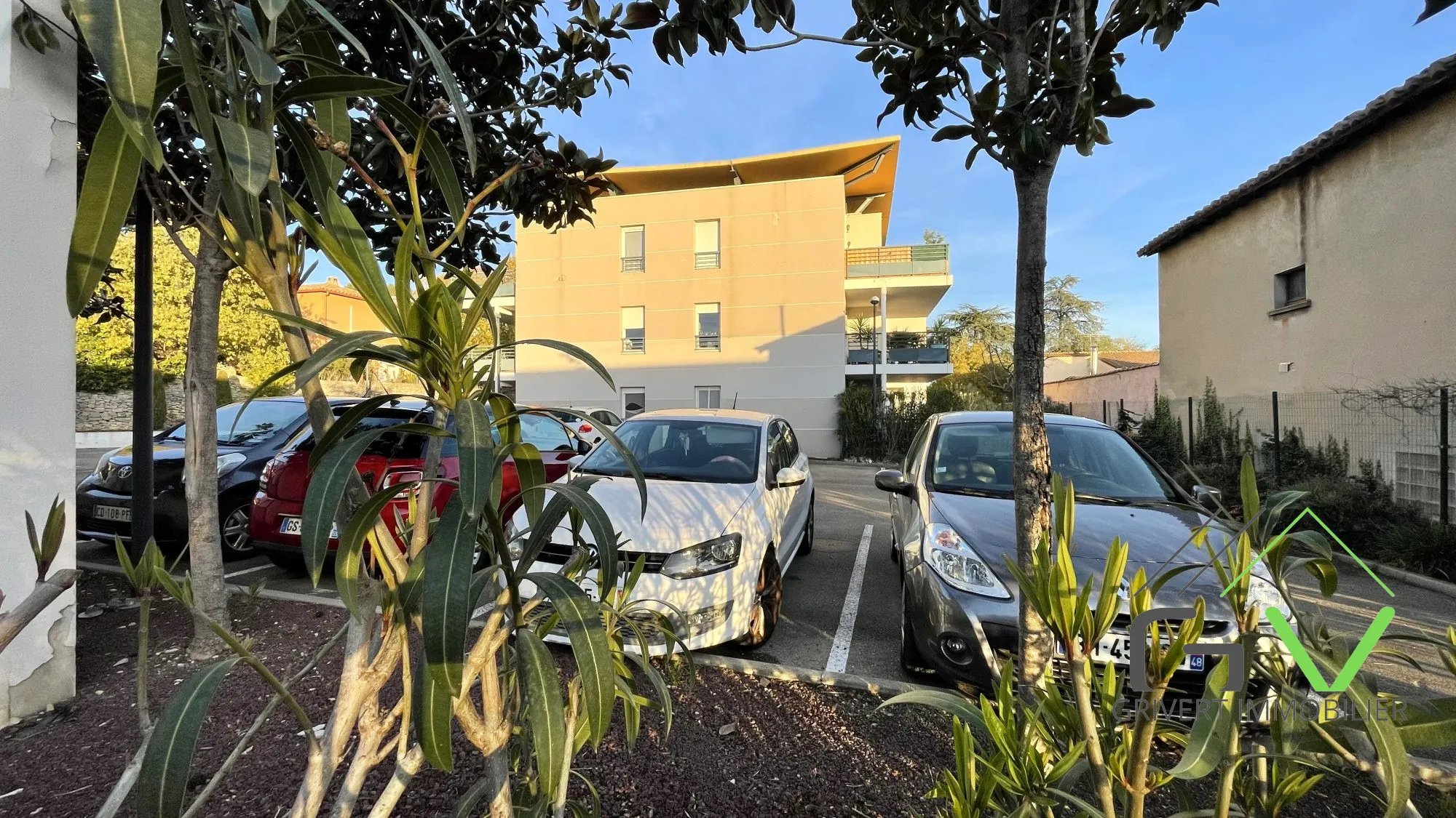 Achat Appartement T3 à Nîmes avec Terrasse Plein Sud, Standing et Parking Inclus 