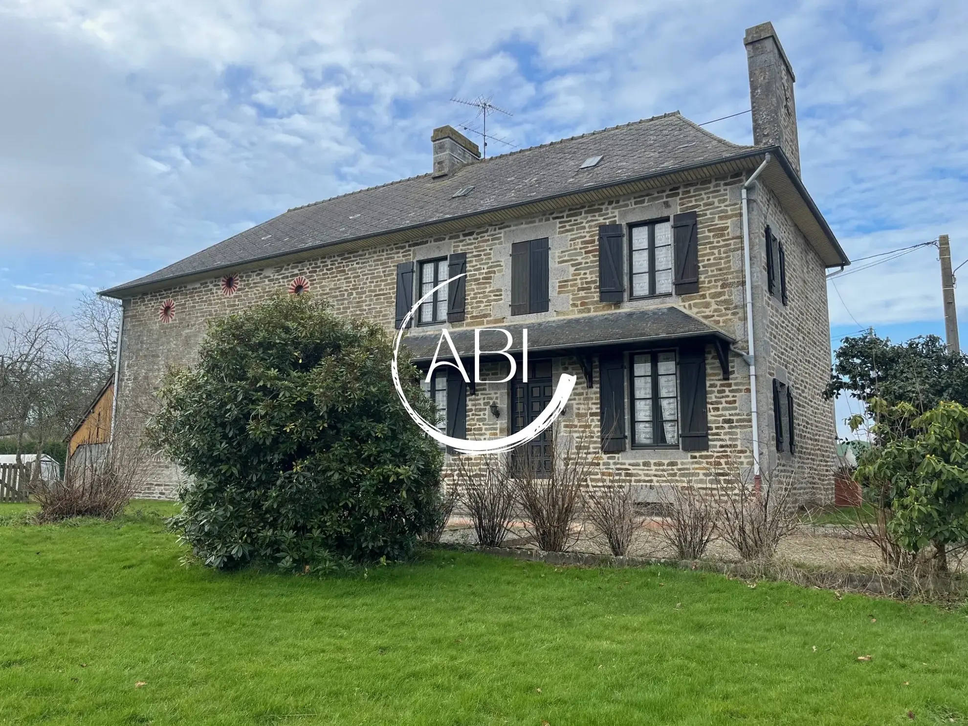 Maison en pierre à rénover avec terrain en Nord Mayenne, 108 m², 3 chambres 