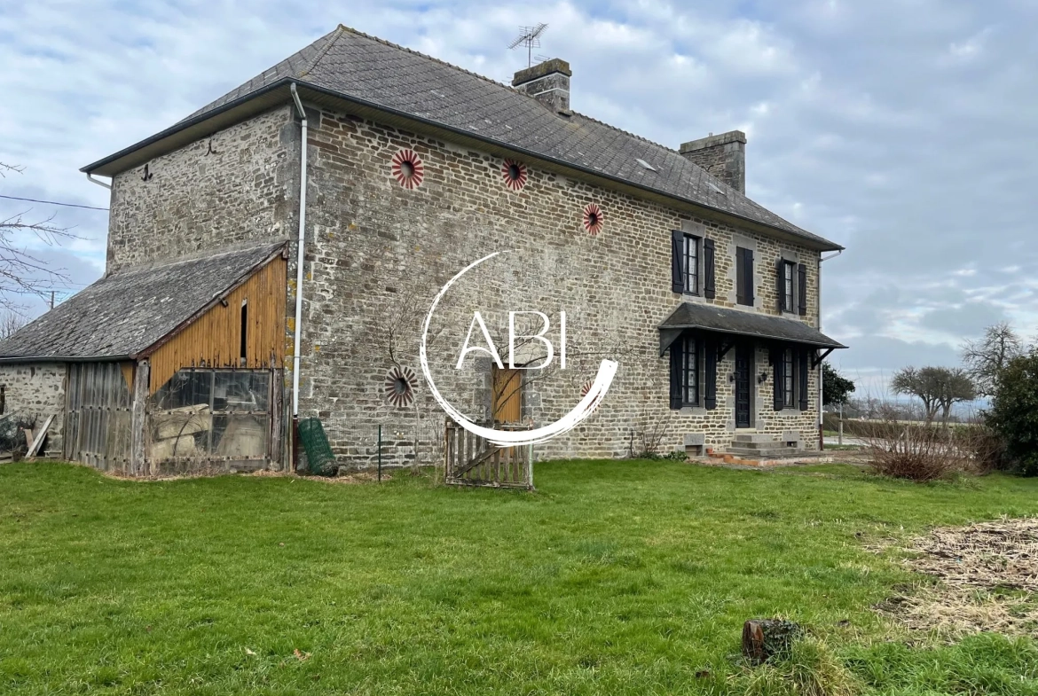 Maison en pierre à rénover avec terrain en Nord Mayenne, 108 m², 3 chambres 