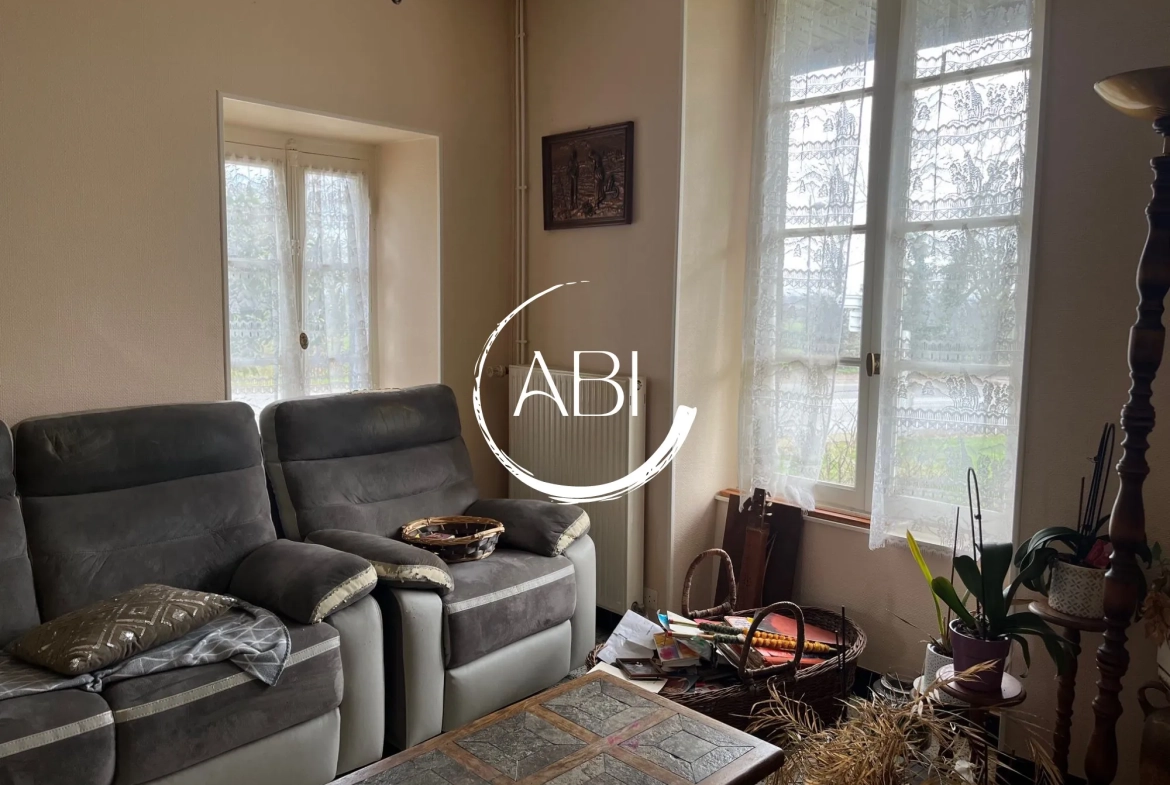 Maison en pierre à rénover avec terrain en Nord Mayenne, 108 m², 3 chambres 