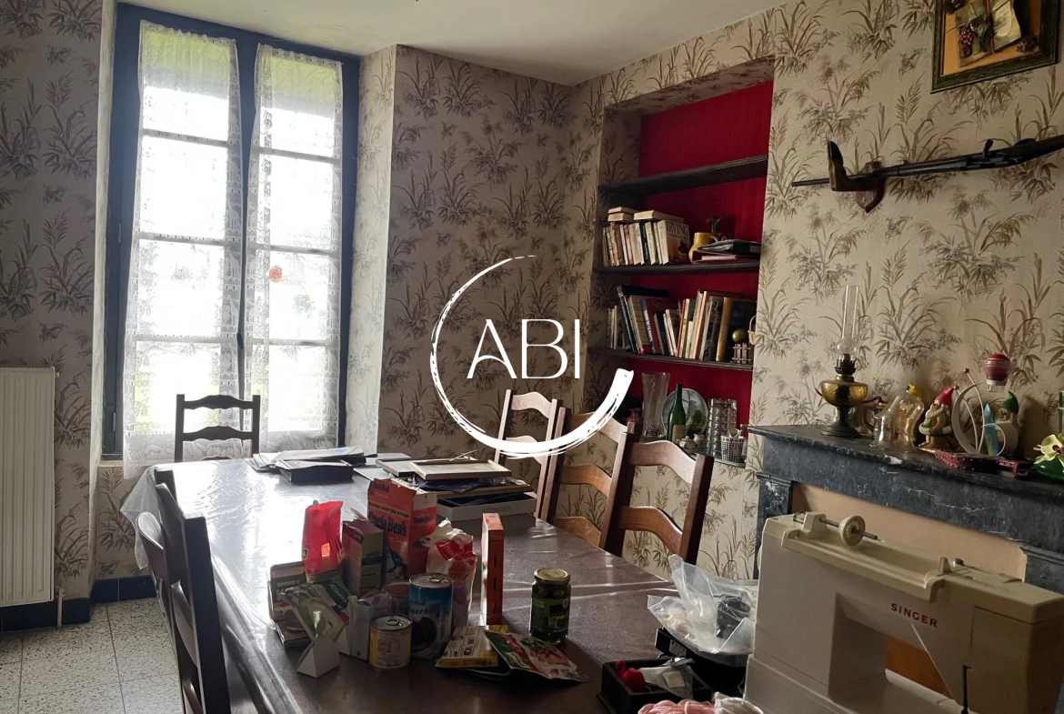 Maison en pierre à rénover avec terrain en Nord Mayenne, 108 m², 3 chambres 