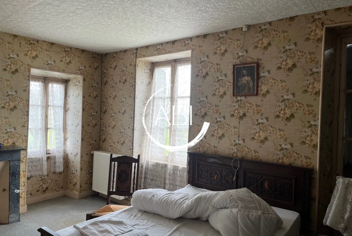 Maison en pierre à rénover avec terrain en Nord Mayenne, 108 m², 3 chambres 