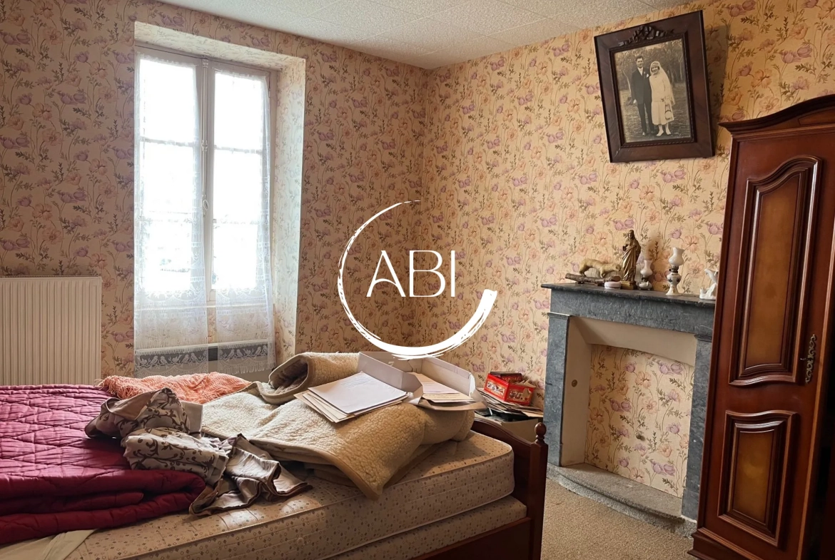 Maison en pierre à rénover avec terrain en Nord Mayenne, 108 m², 3 chambres 
