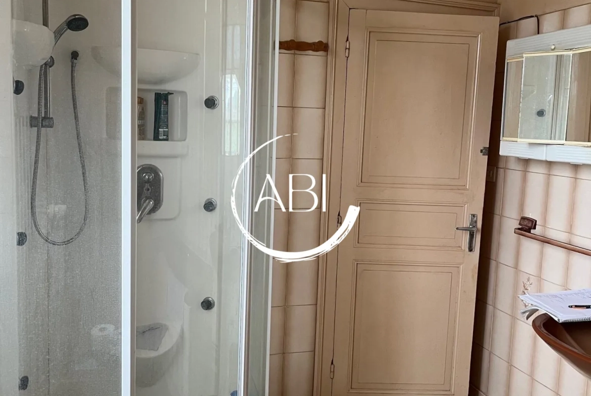 Maison en pierre à rénover avec terrain en Nord Mayenne, 108 m², 3 chambres 