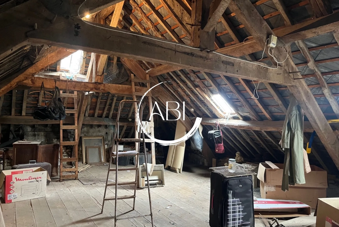 Maison en pierre à rénover avec terrain en Nord Mayenne, 108 m², 3 chambres 