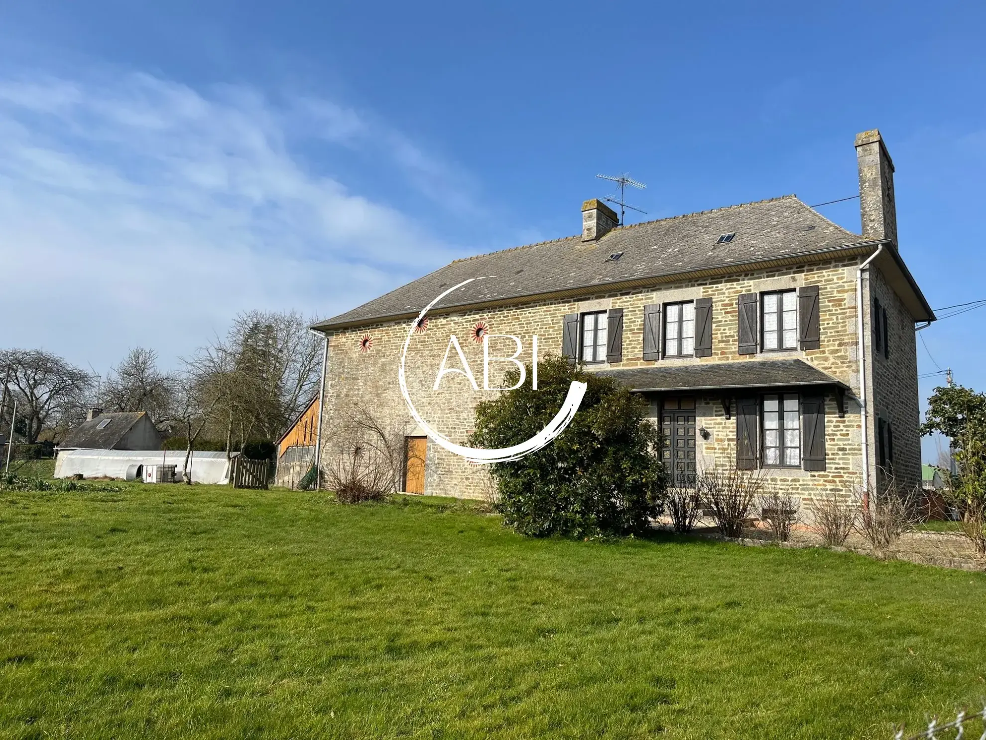 Maison en pierre à rénover avec terrain en Nord Mayenne, 108 m², 3 chambres 