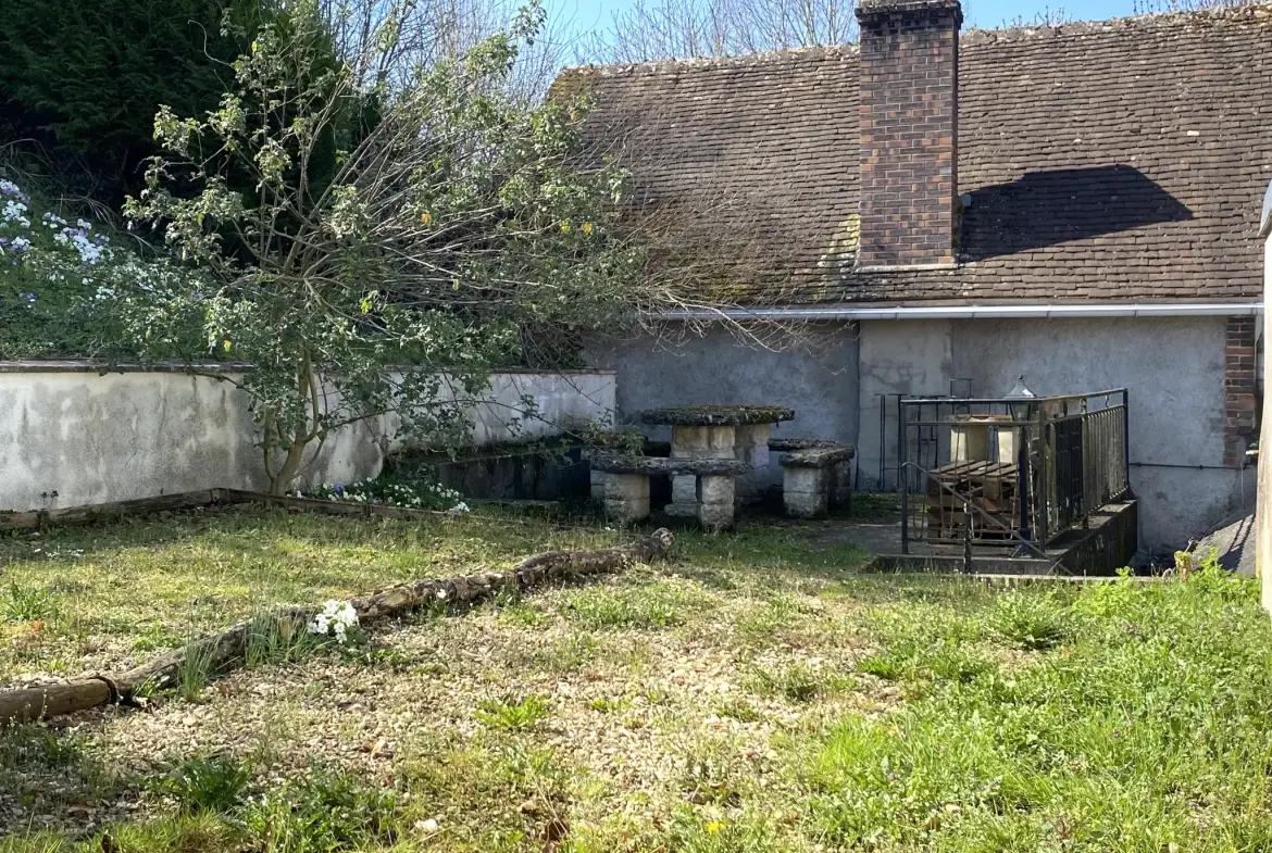 Belle maison de ville à Courtenay avec terrasse et garage 