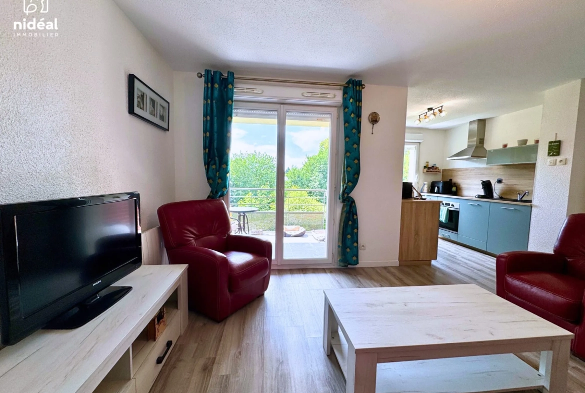 Appartement rénové de 54m² à Maubeuge avec terrasse et stationnement 
