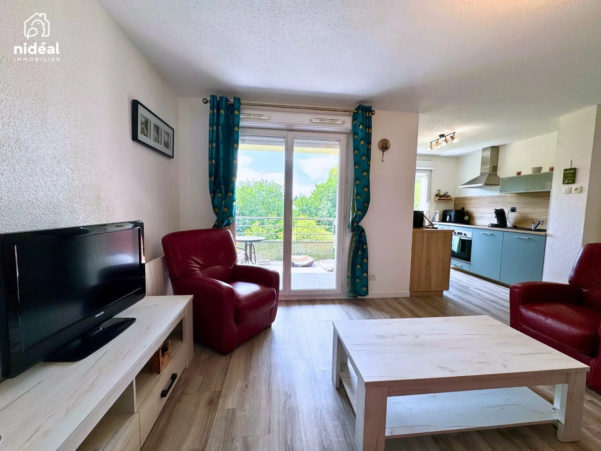 Appartement rénové de 54m² à Maubeuge avec terrasse et stationnement 