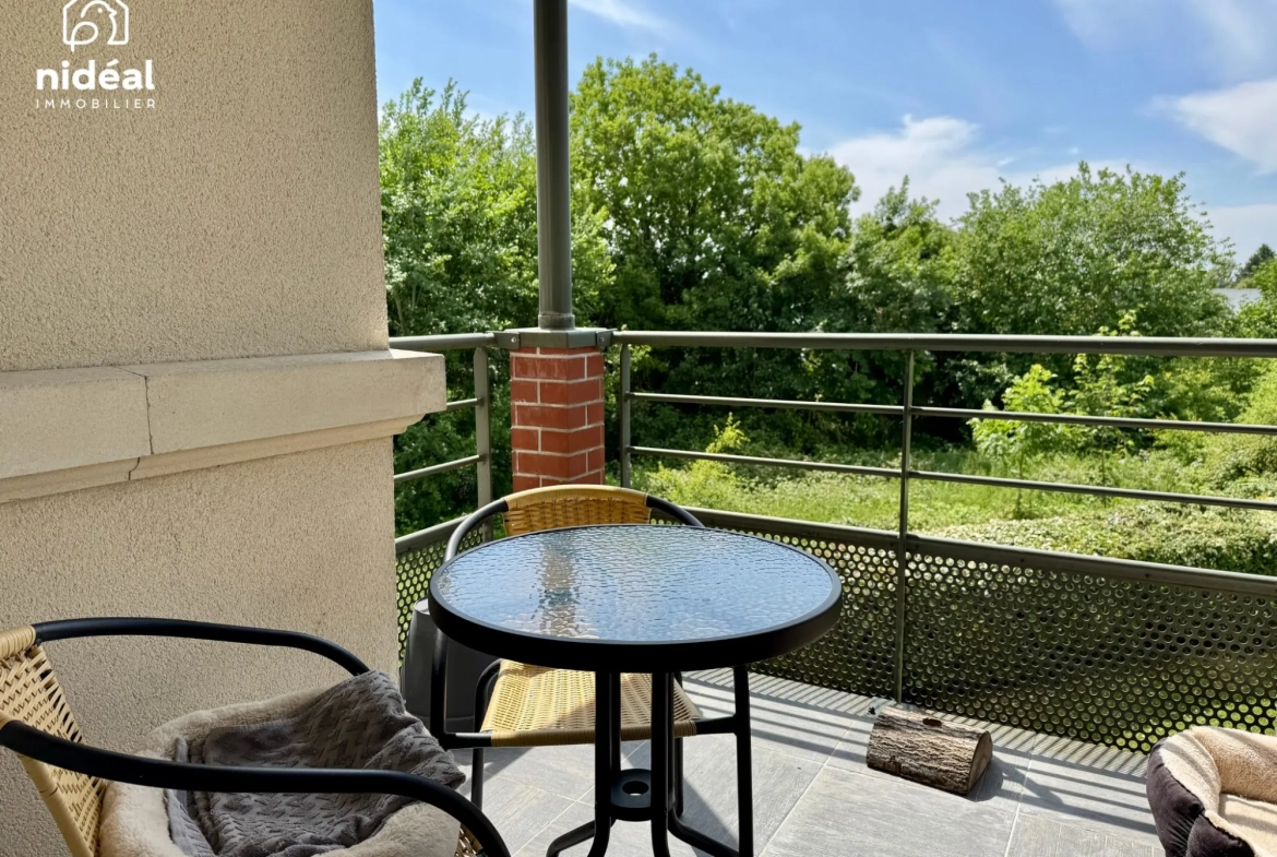 Appartement rénové de 54m² à Maubeuge avec terrasse et stationnement 