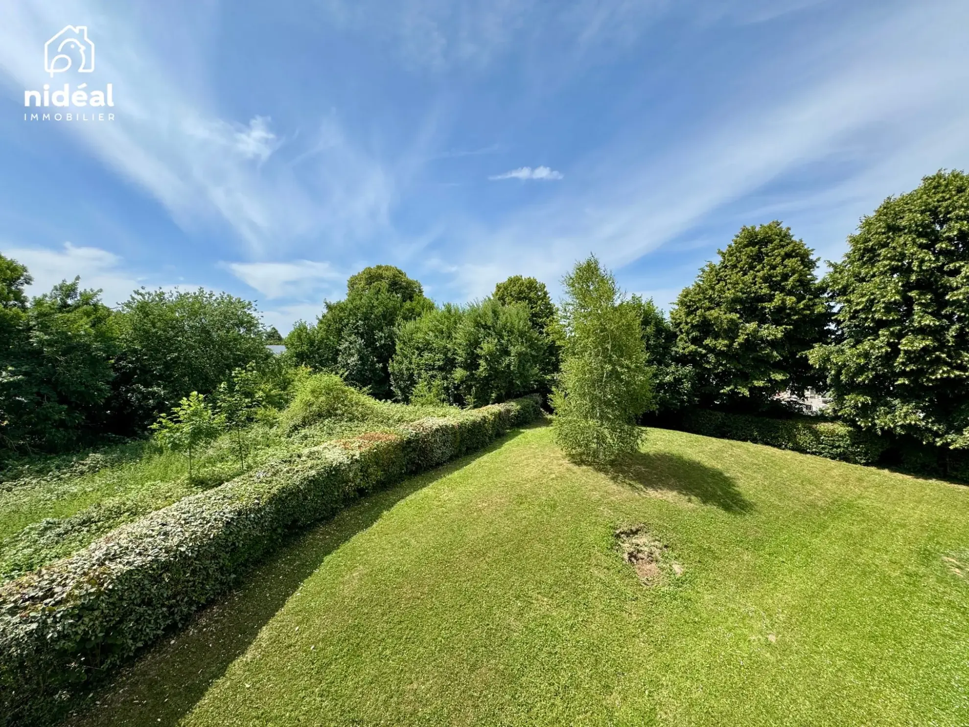 Appartement rénové de 54m² à Maubeuge avec terrasse et stationnement 