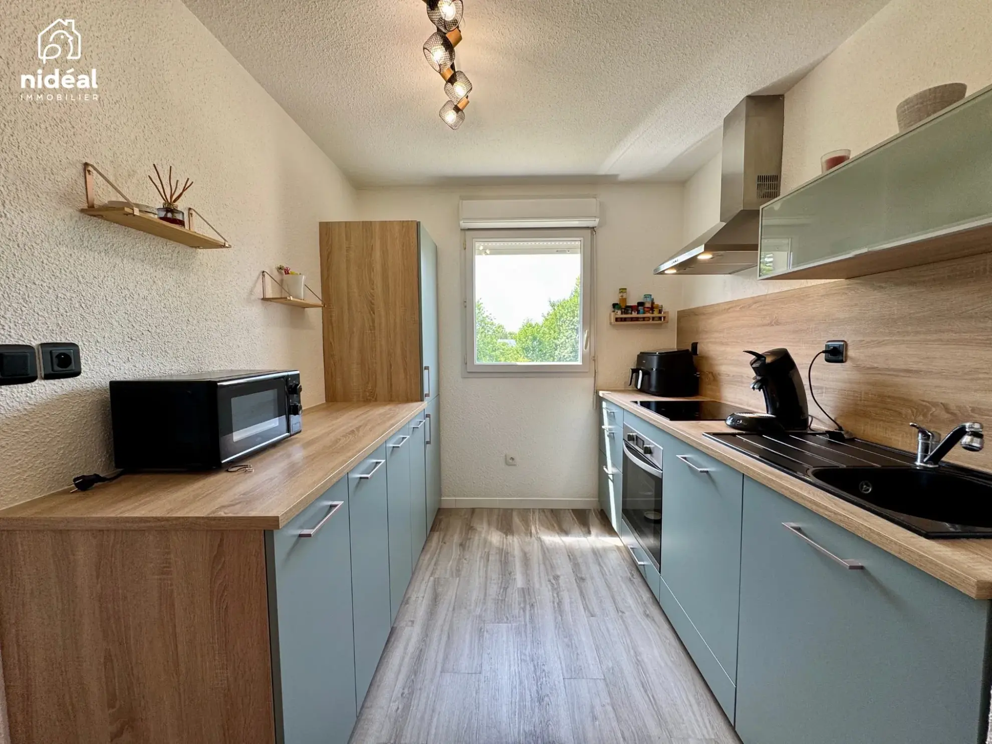 Appartement rénové de 54m² à Maubeuge avec terrasse et stationnement 