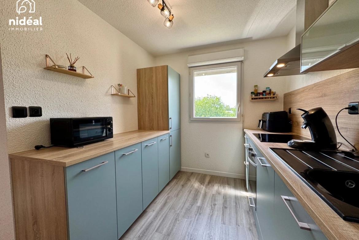 Appartement rénové de 54m² à Maubeuge avec terrasse et stationnement 