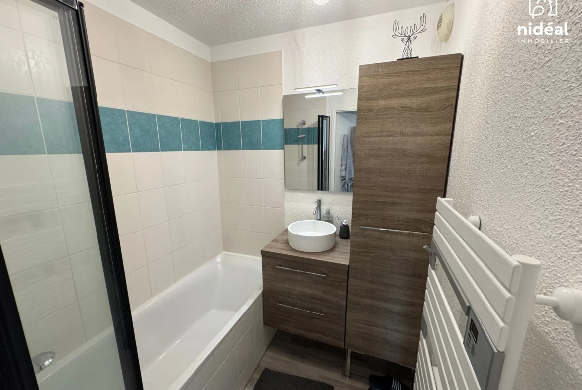 Appartement rénové de 54m² à Maubeuge avec terrasse et stationnement 