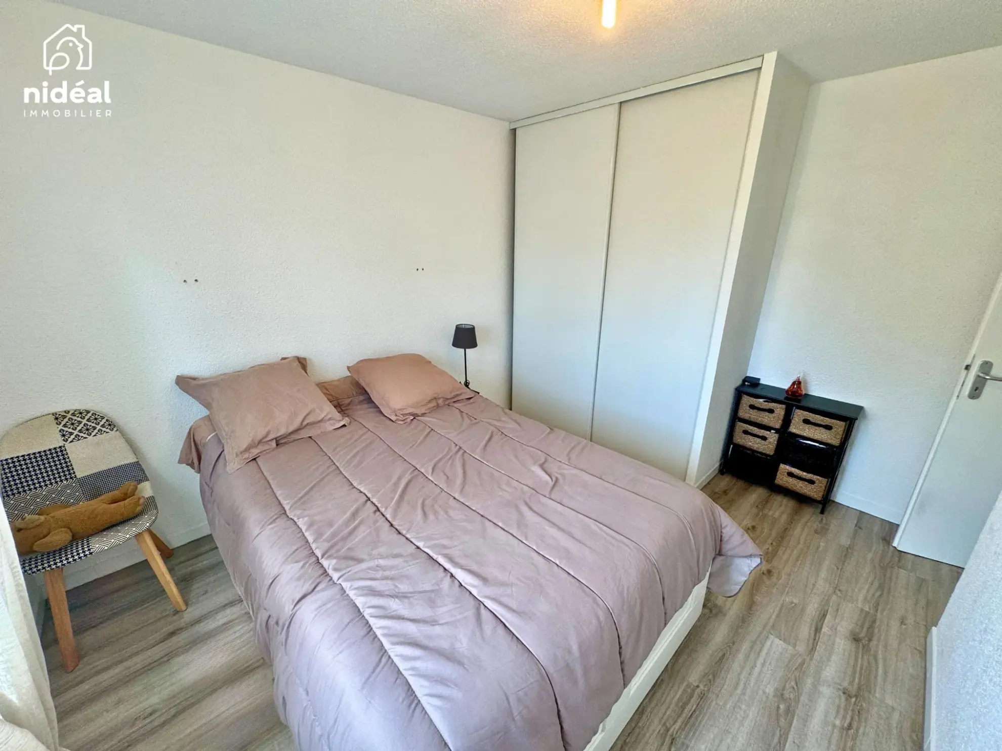 Appartement rénové de 54m² à Maubeuge avec terrasse et stationnement 